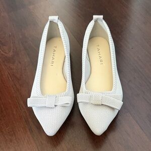 Tahari Women's Cream Bow Flats - NEW